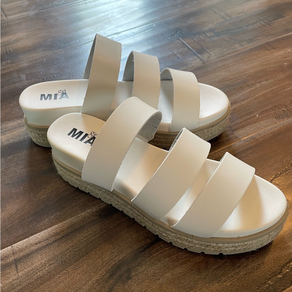 NWT Girl MIA platform sandals